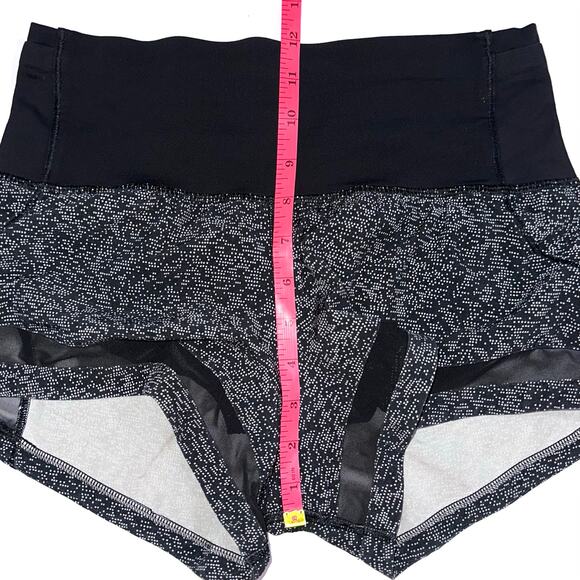 Lululemon Pace Perfect 3” Short in Soundwave White Black/Black Size 2 - Picture 16 of 16